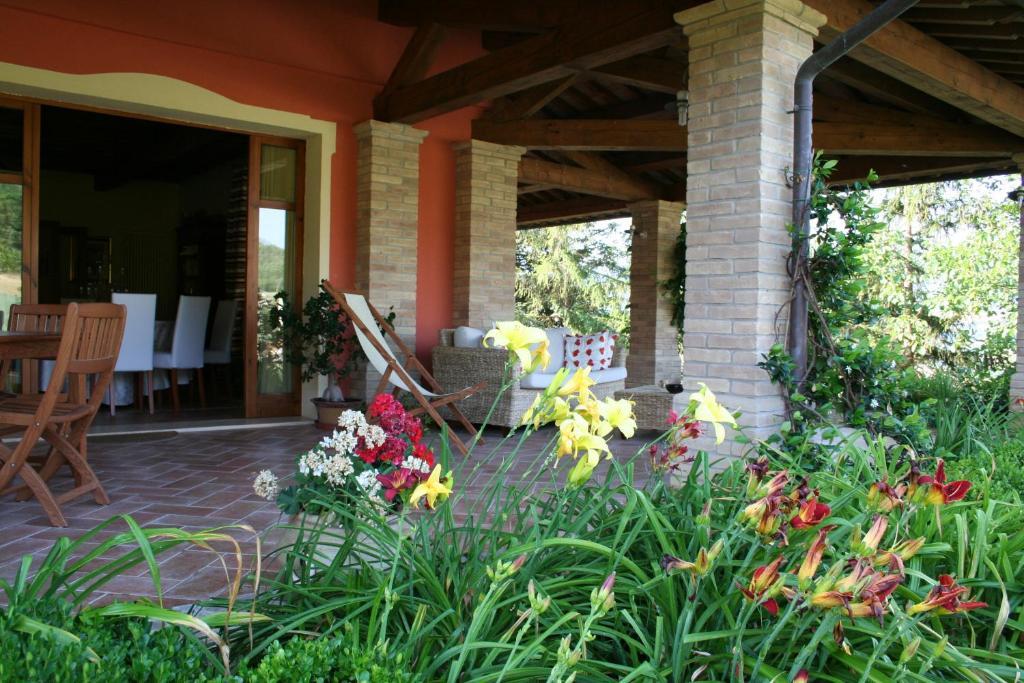 Agriturismo La Rosa Tea Villa Urbania Exterior foto