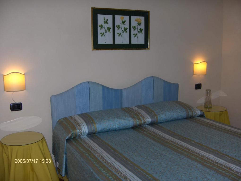 Agriturismo La Rosa Tea Villa Urbania Cameră foto
